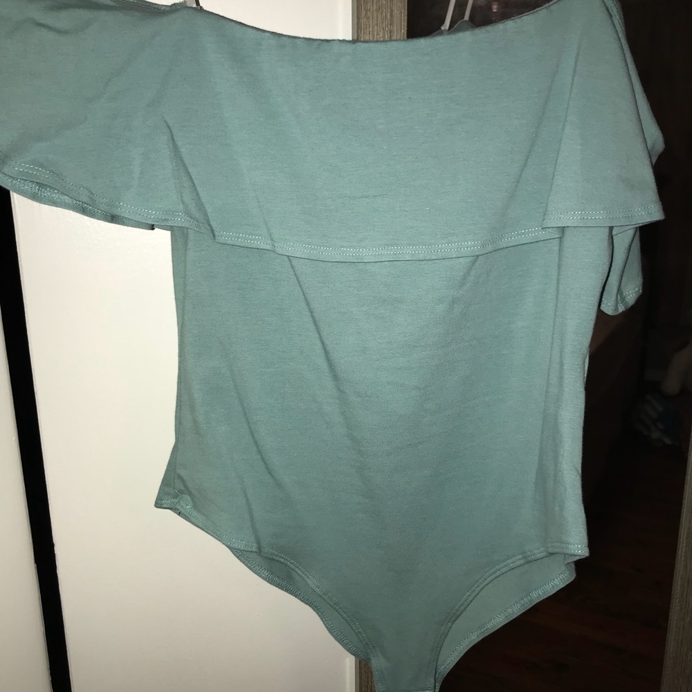 Forever21 body suit. Never worn, off the shoulder